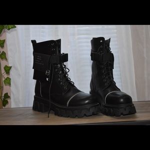 Banshee black boots
